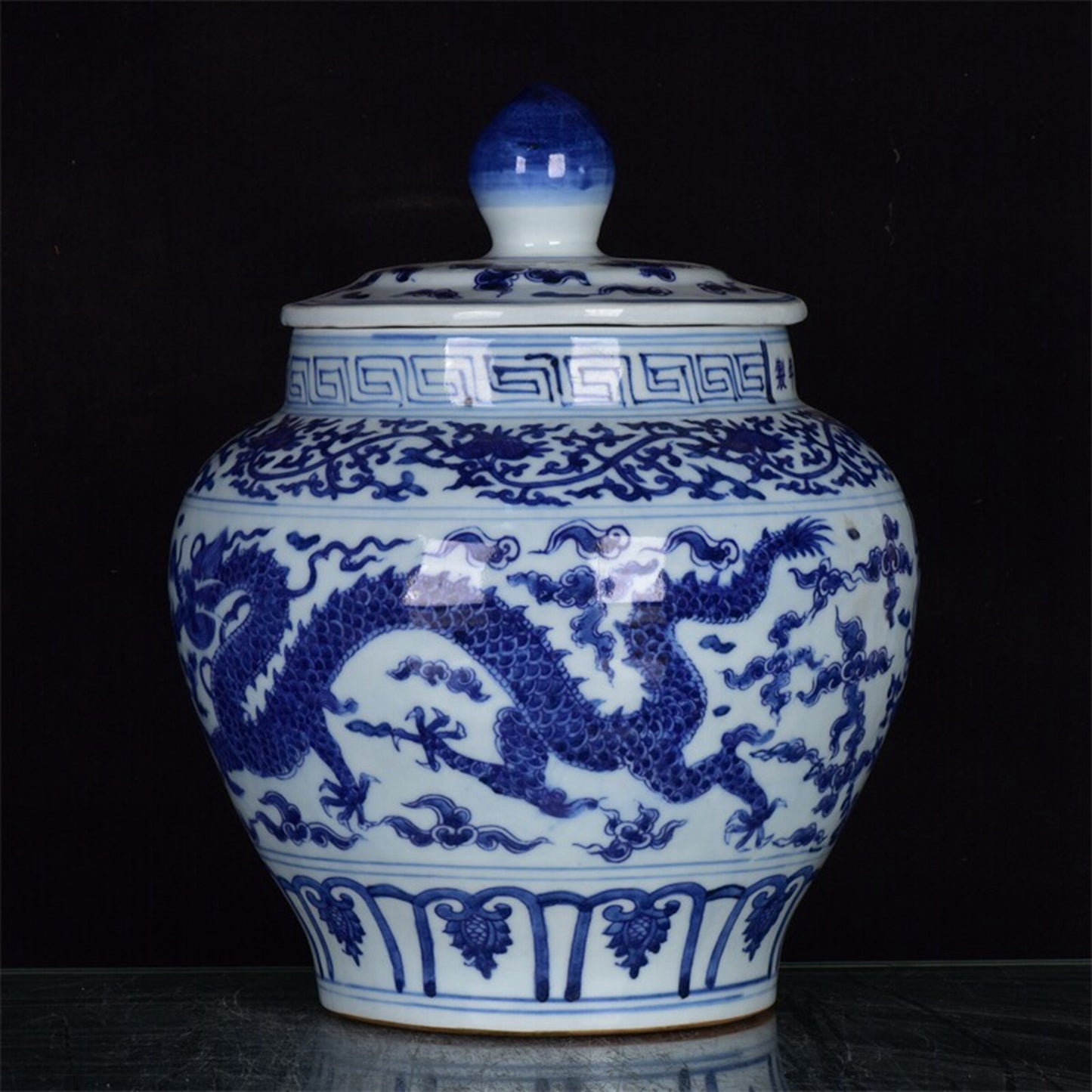 Chinese antique blue and white auspicious cloud dragon patterned lid jar