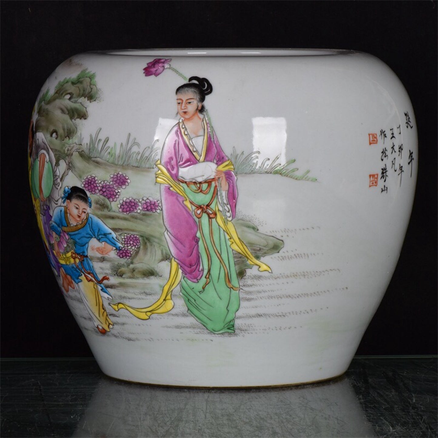 Chinese antique figure patterned apple figurine