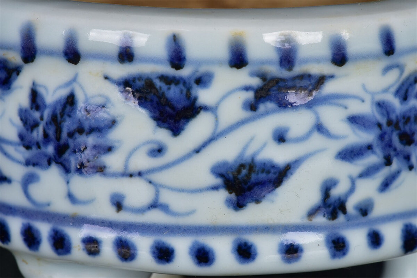 Chinese antique blue and white entwined floral pattern three legged incense burner