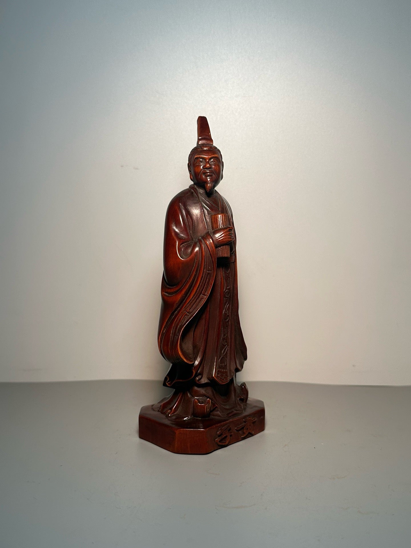 Chinese antique boxwood sculptures crafted with exquisite craftsmanship