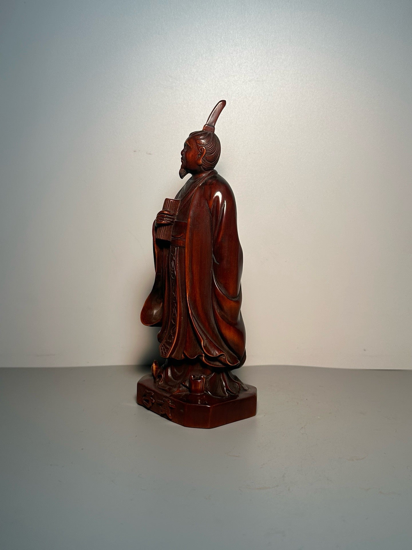 Chinese antique boxwood sculptures crafted with exquisite craftsmanship