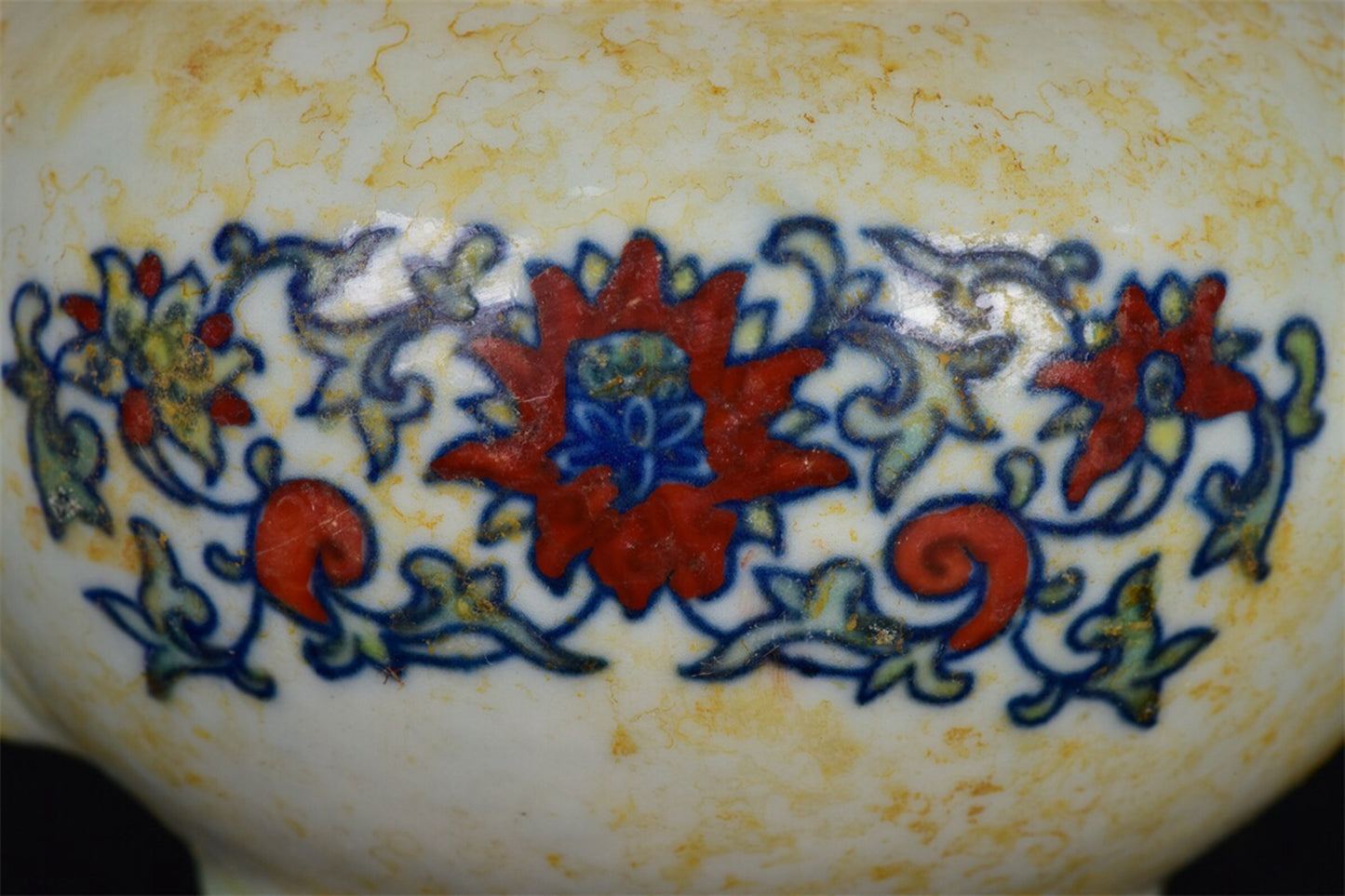 Chinese antique colorful flower patterned teapot