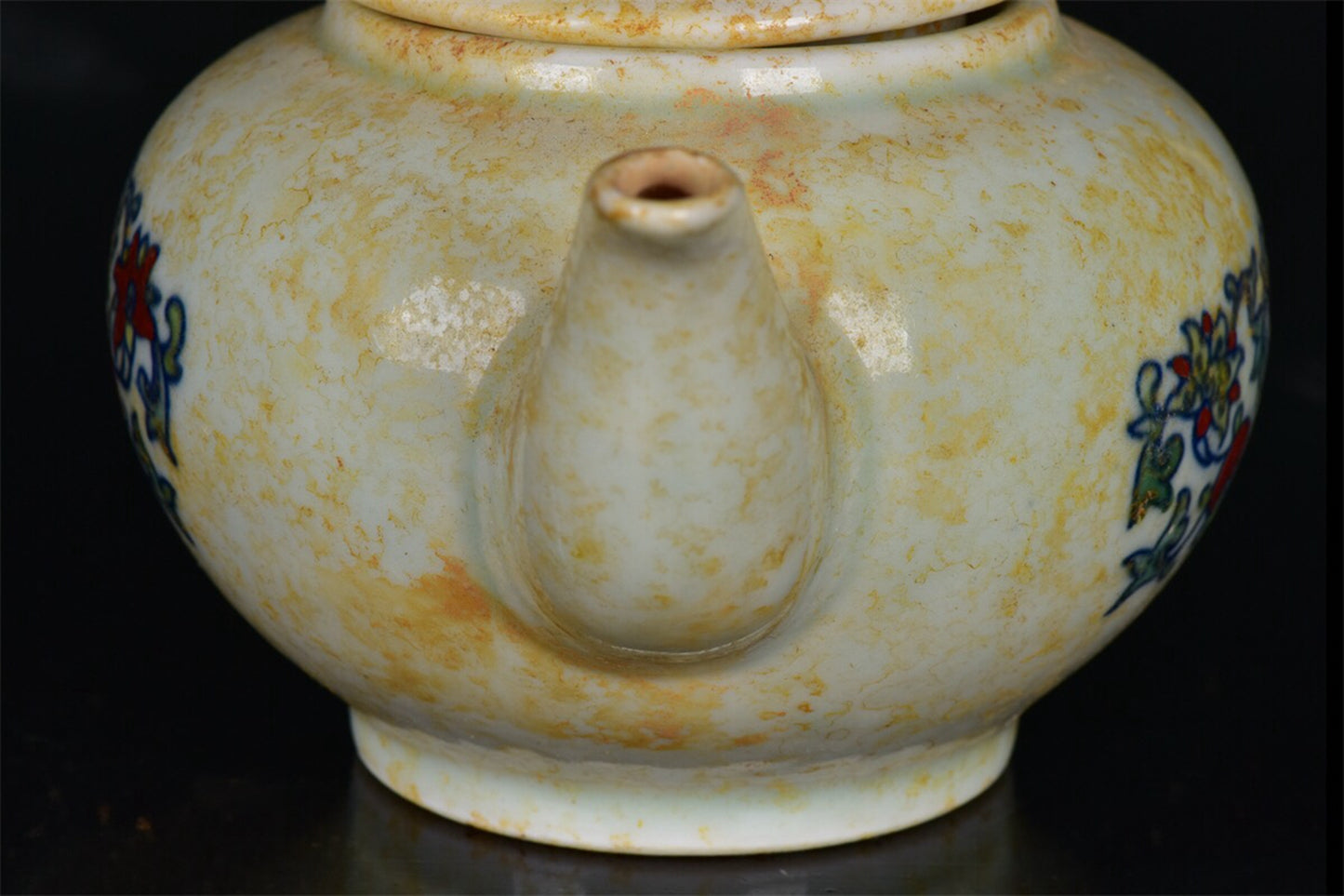 Chinese antique colorful flower patterned teapot