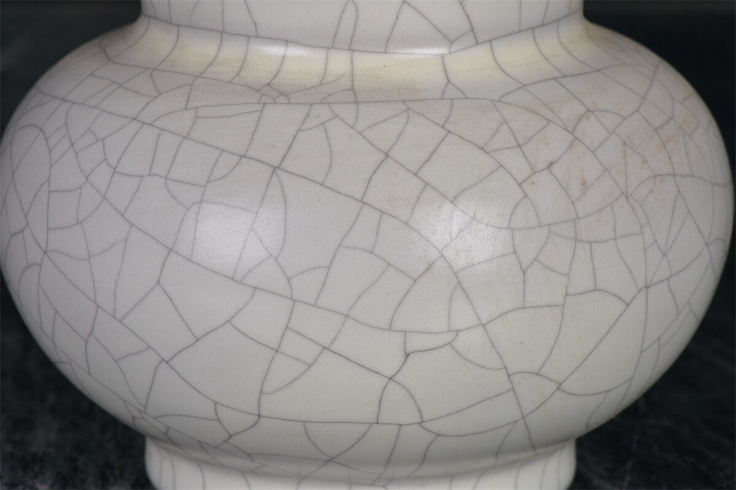 Chinese antique Ru porcelain, gold wire, iron wire, four nail flower drums