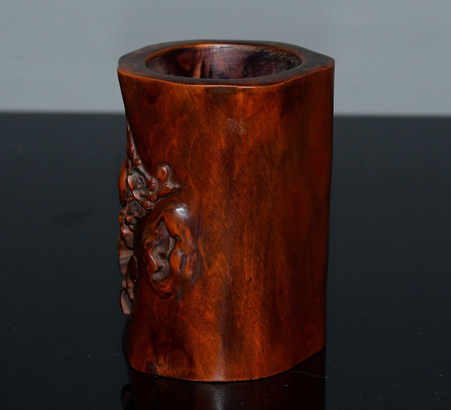 Chinese antique small leaf boxwood joyful eyebrow pencil holder ornament