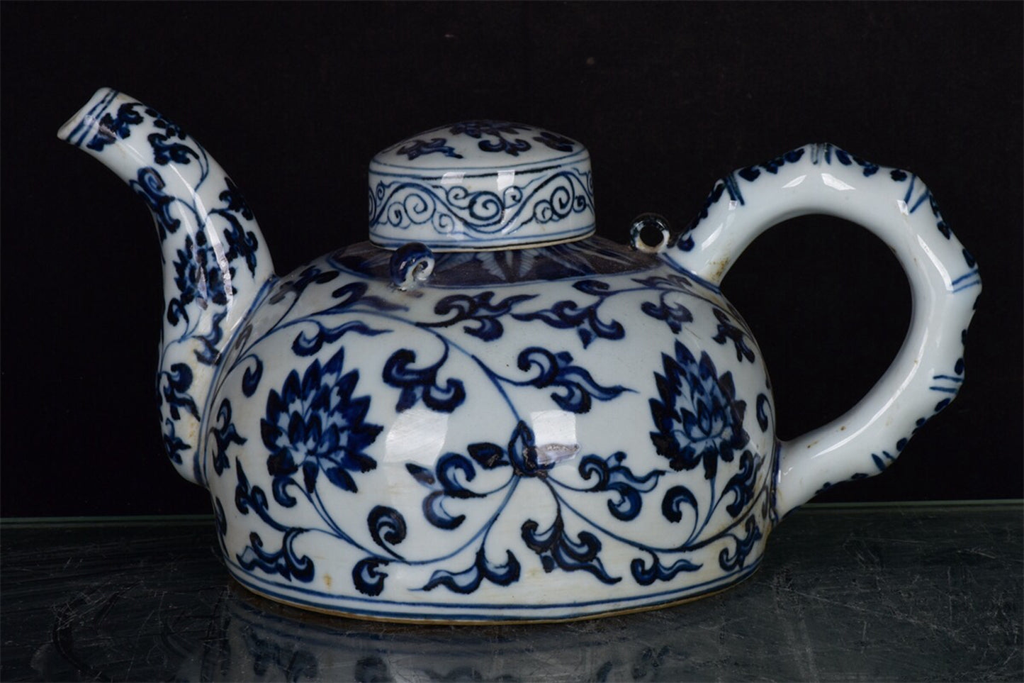 Chinese antique blue and white entwined flower patterned three series bamboo teapot
