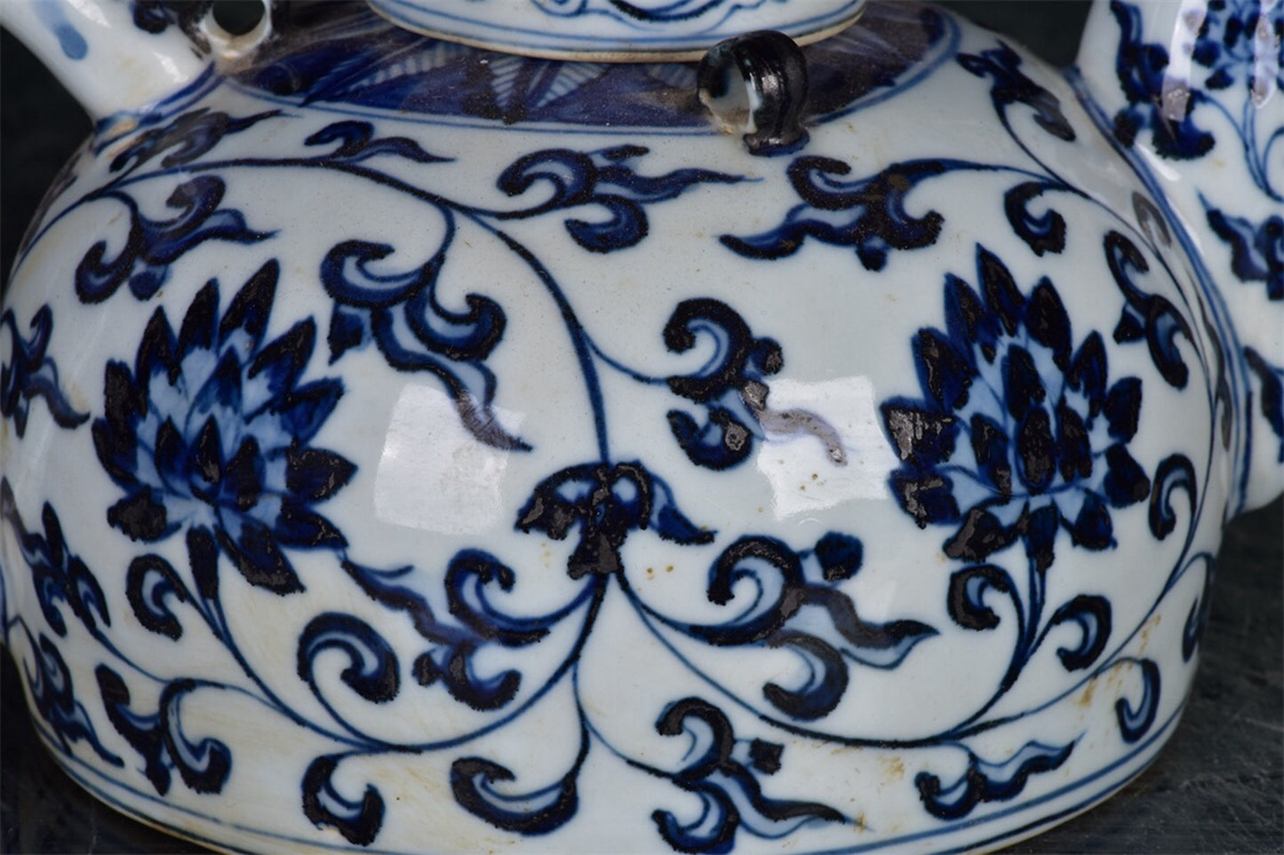 Chinese antique blue and white entwined flower patterned three series bamboo teapot