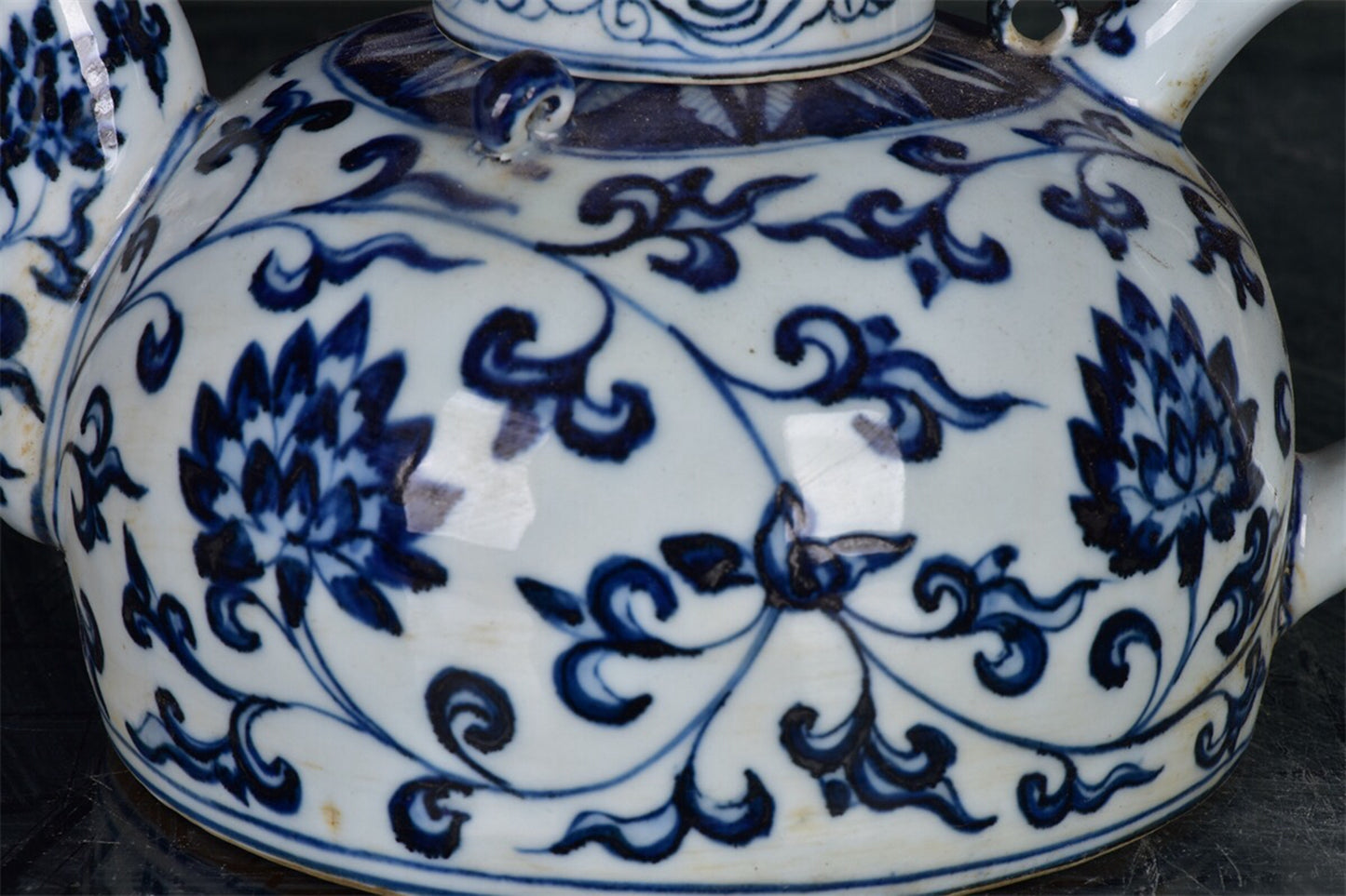 Chinese antique blue and white entwined flower patterned three series bamboo teapot
