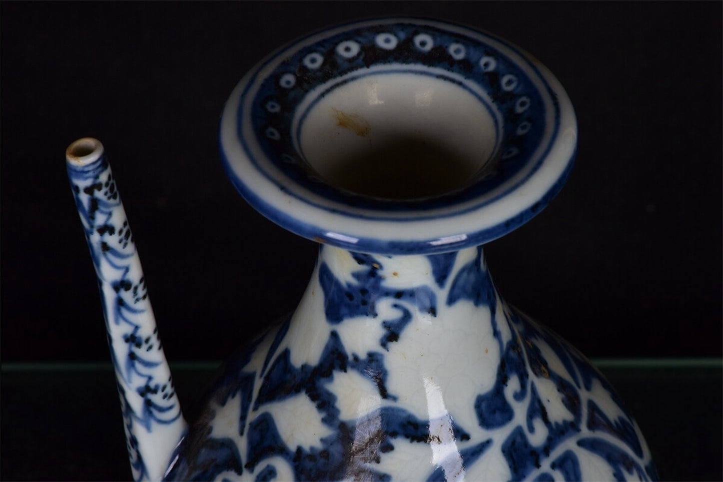 Chinese antique blue and white floral pattern teapot