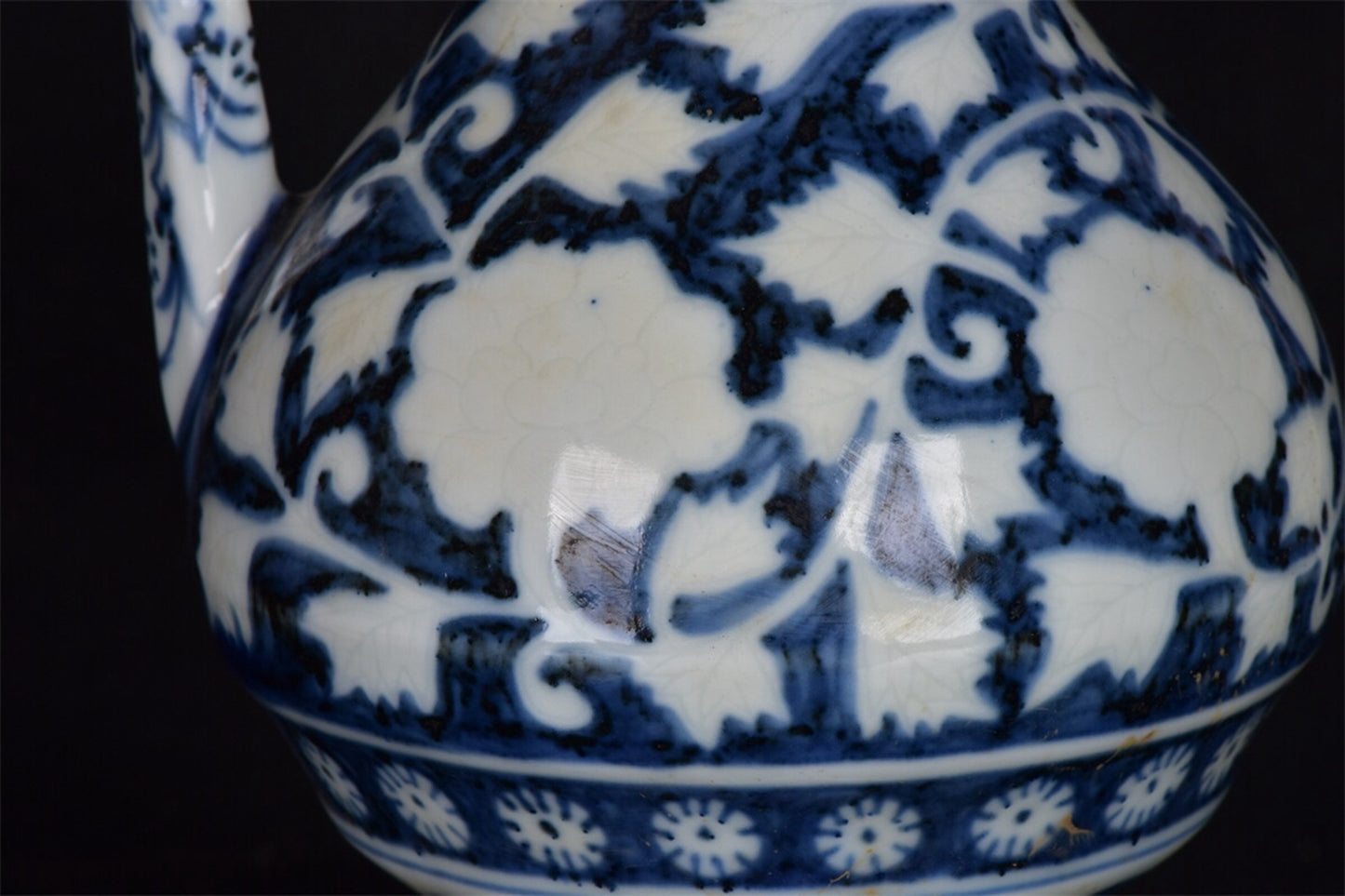 Chinese antique blue and white floral pattern teapot