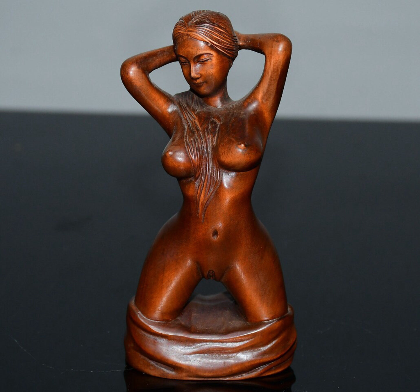 Chinese antique small leaf boxwood kneeling beauty ornament