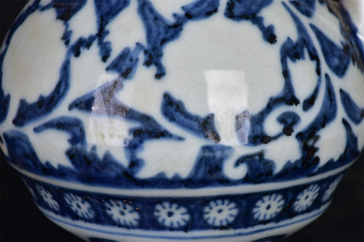 Chinese antique blue and white floral pattern teapot