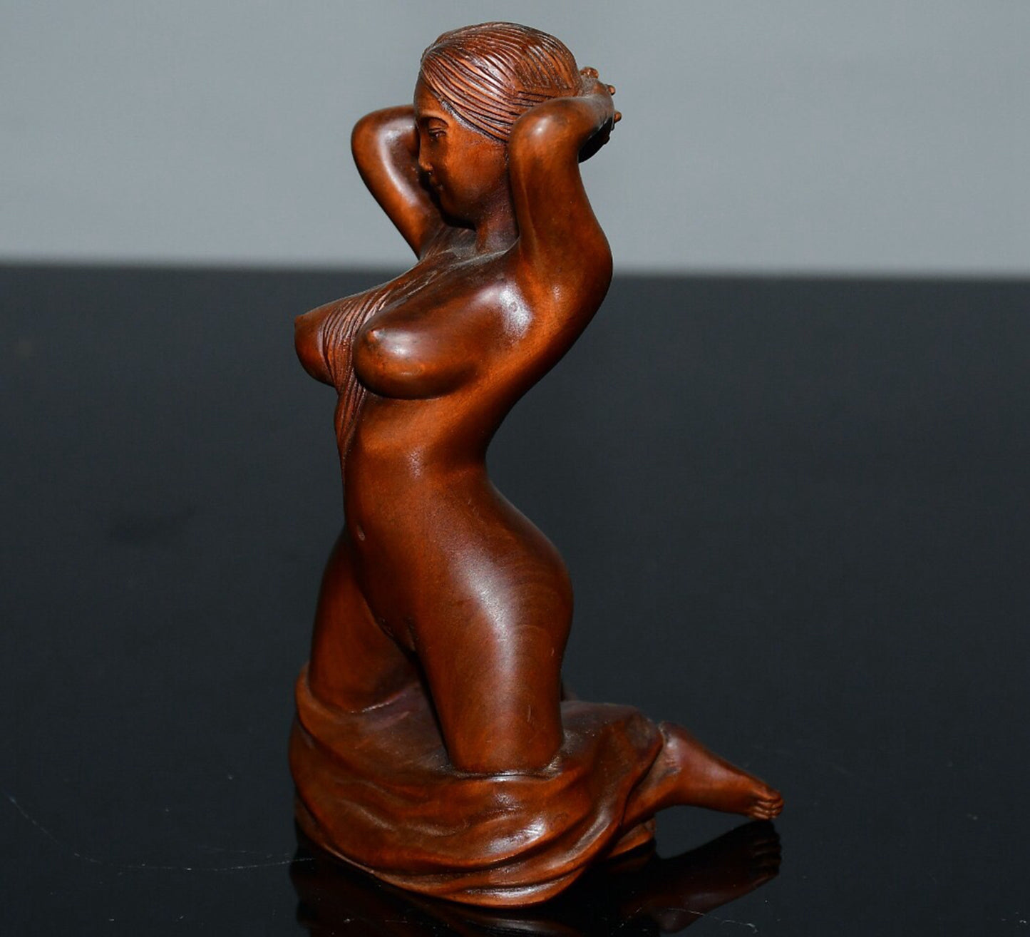 Chinese antique small leaf boxwood kneeling beauty ornament