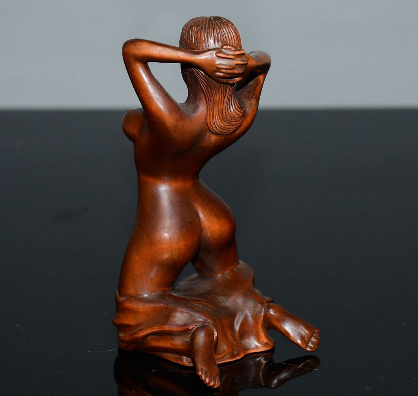 Chinese antique small leaf boxwood kneeling beauty ornament