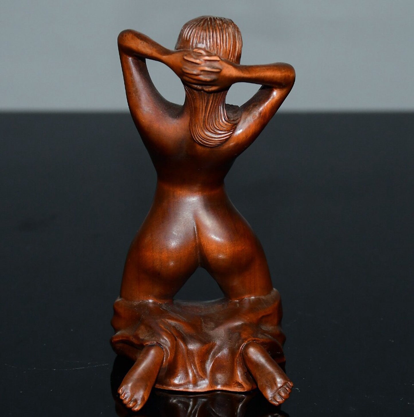 Chinese antique small leaf boxwood kneeling beauty ornament