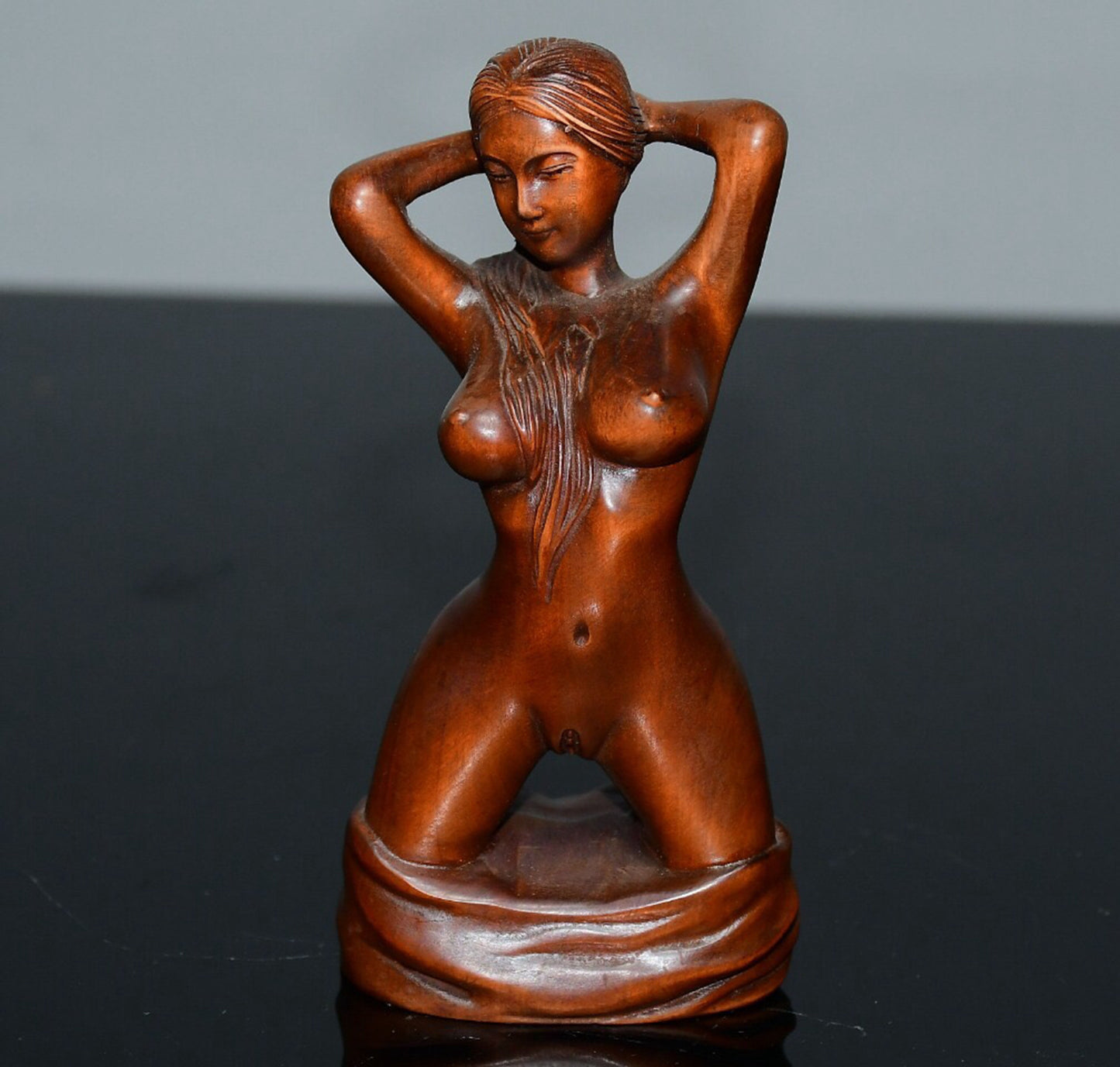 Chinese antique small leaf boxwood kneeling beauty ornament
