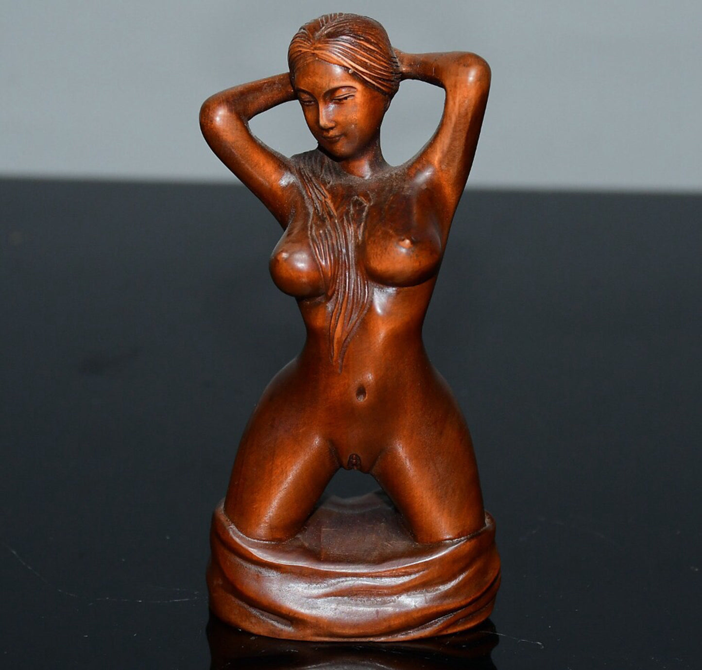 Chinese antique small leaf boxwood kneeling beauty ornament