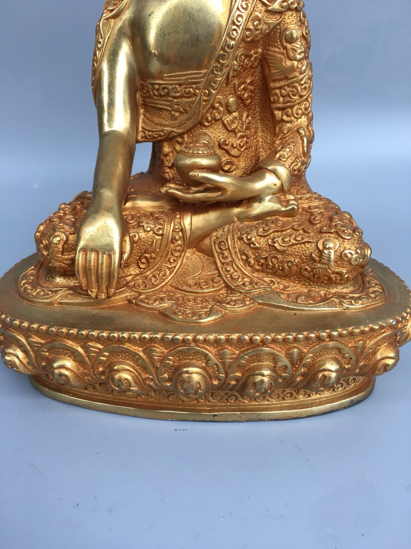 Chinese antique bronze gilded golden statue of Carmuni Buddha