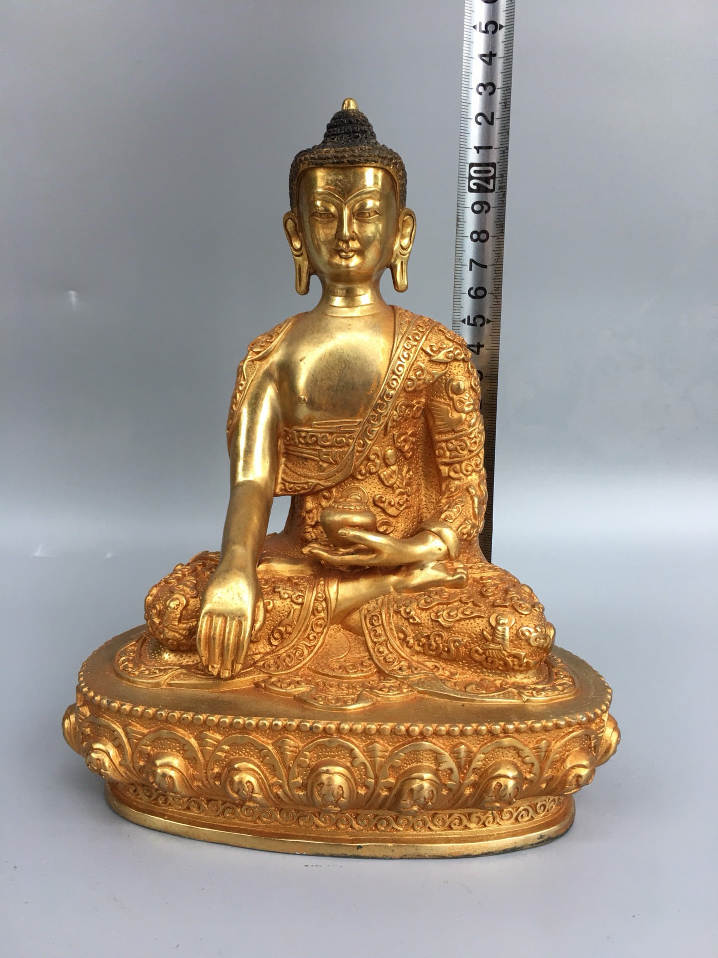 Chinese antique bronze gilded golden statue of Carmuni Buddha