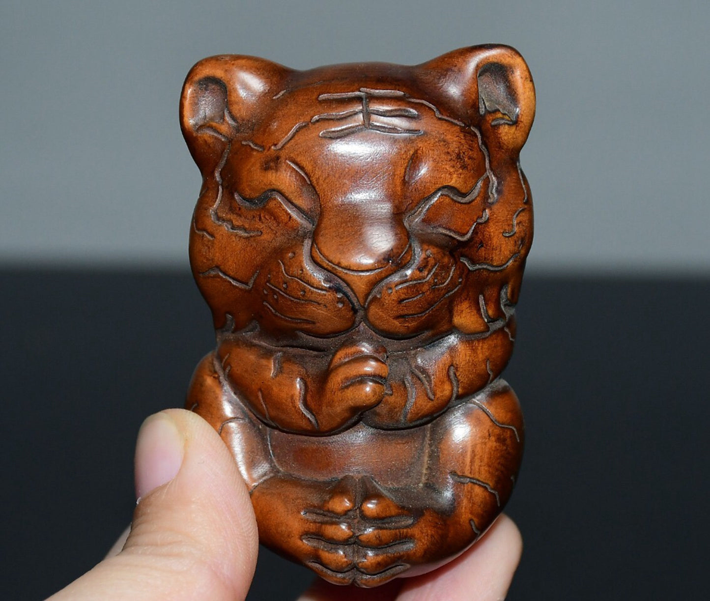 Chinese antique small leaf boxwood small tiger handle