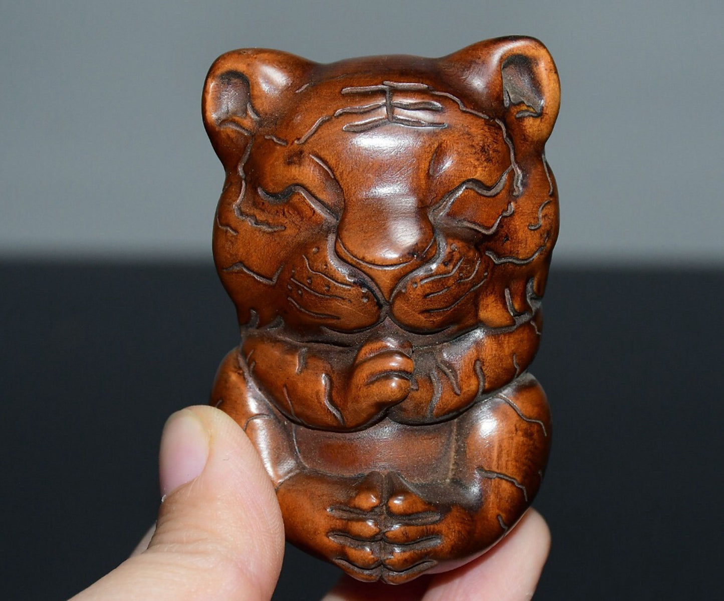 Chinese antique small leaf boxwood small tiger handle