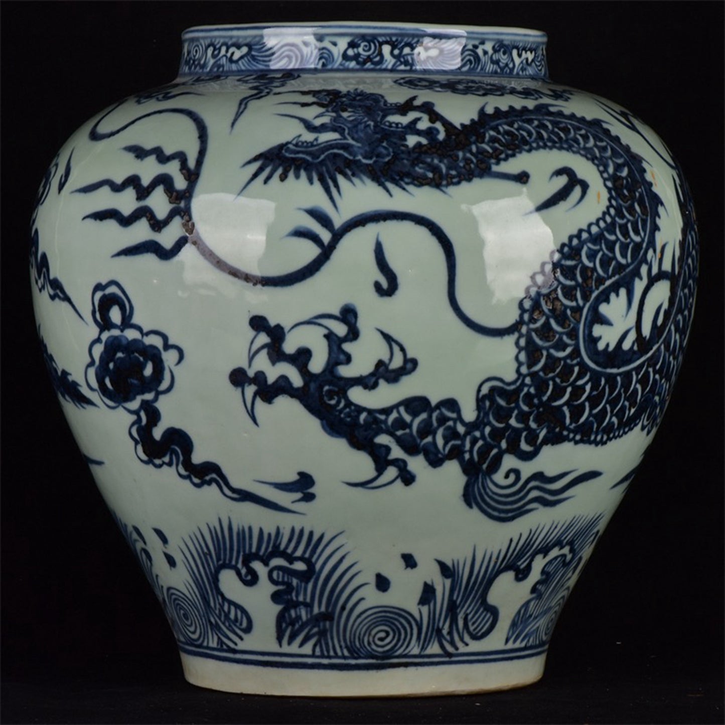Chinese antique blue and white dragon patterned jar