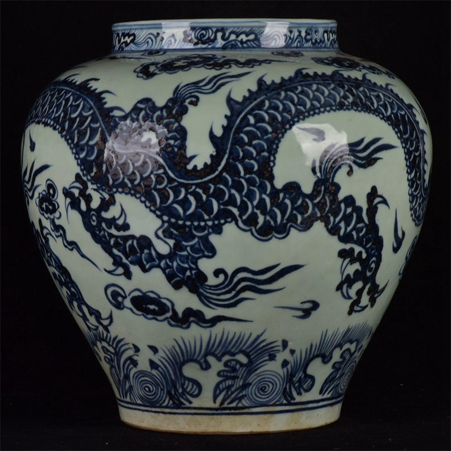 Chinese antique blue and white dragon patterned jar