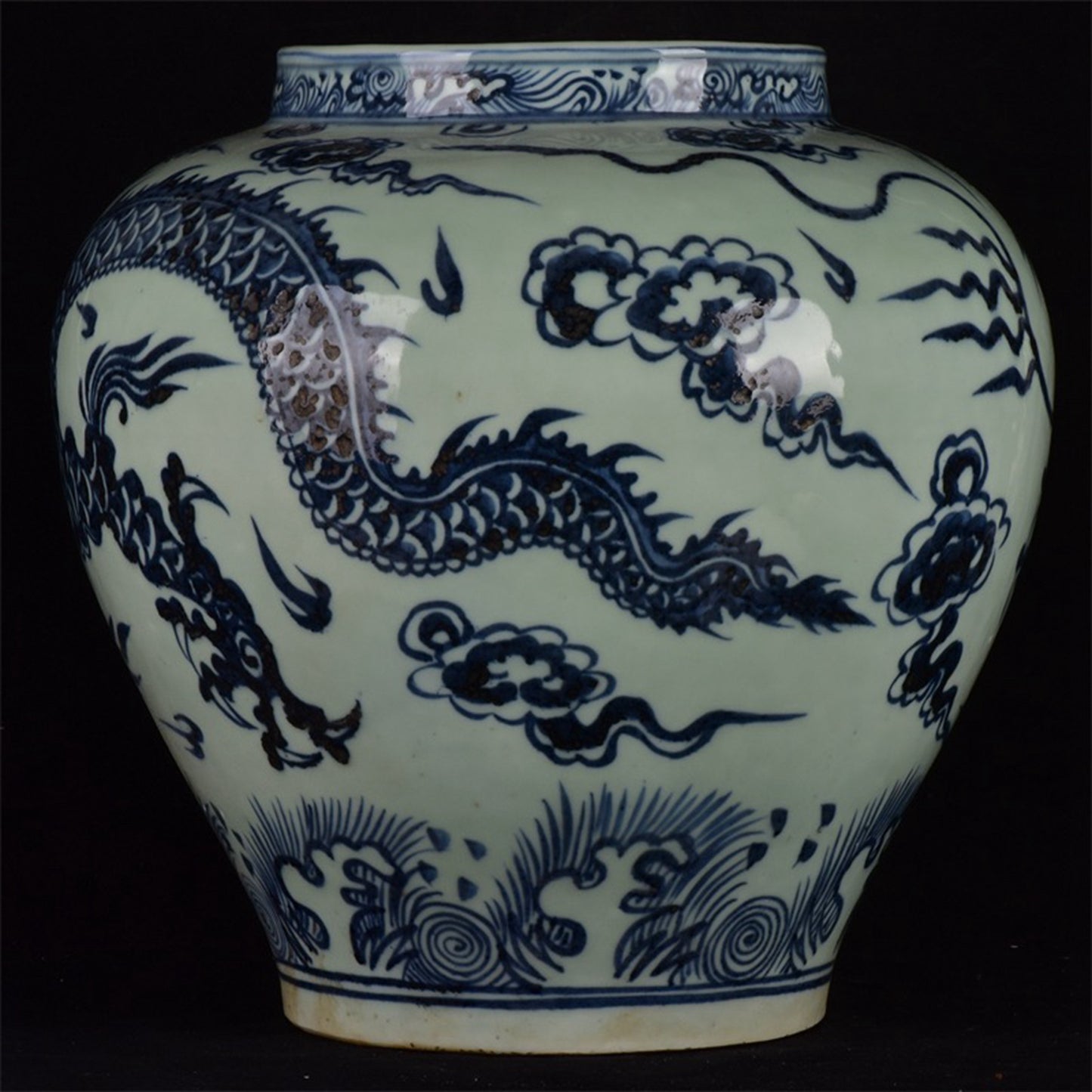 Chinese antique blue and white dragon patterned jar