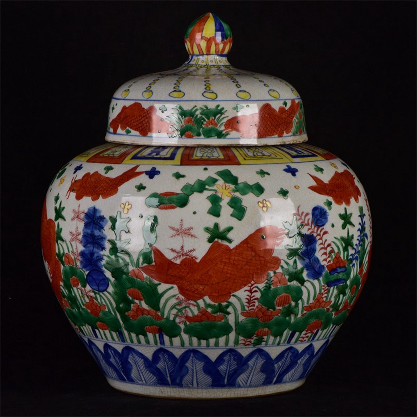Chinese antique colorful fish and algae patterned lid jar
