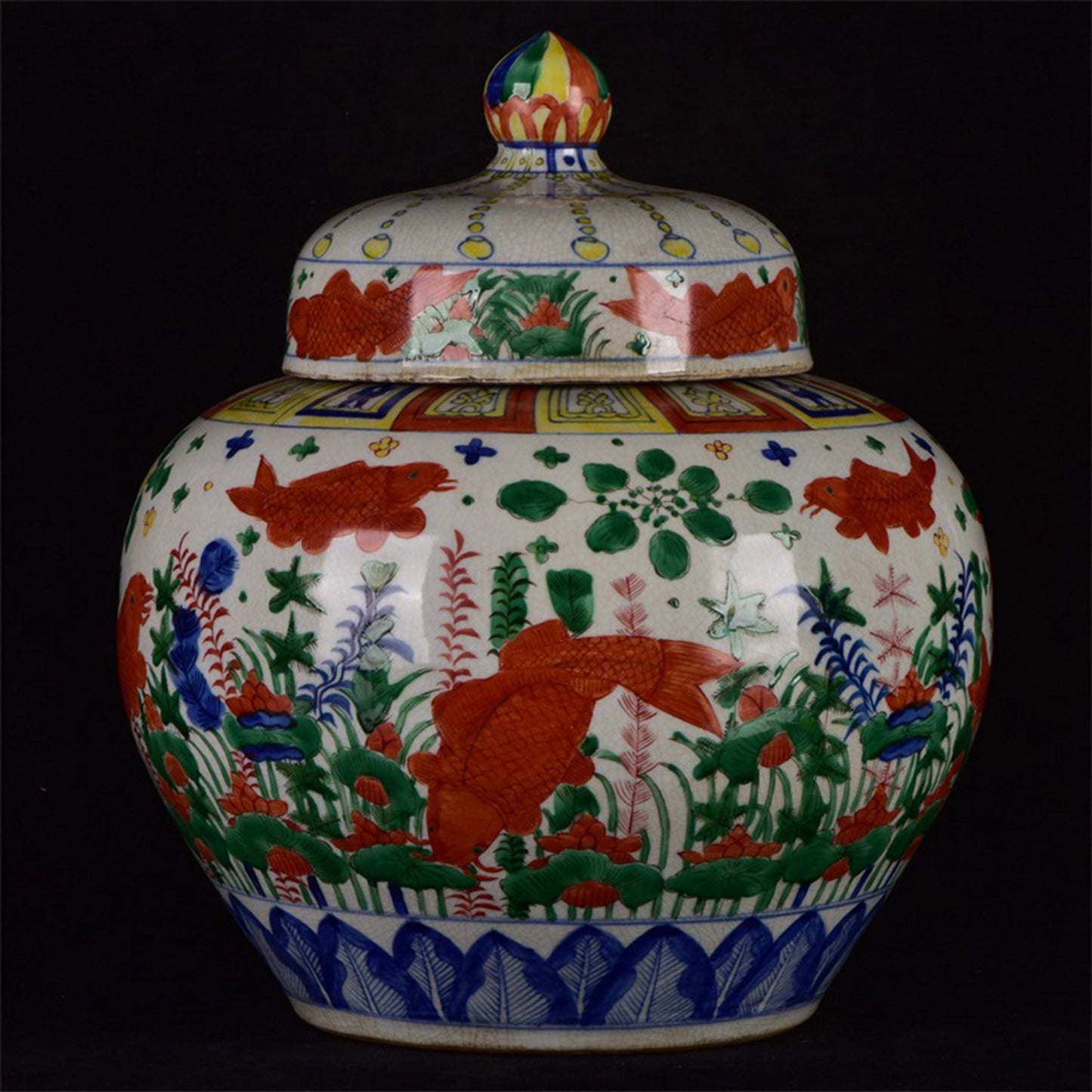 Chinese antique colorful fish and algae patterned lid jar