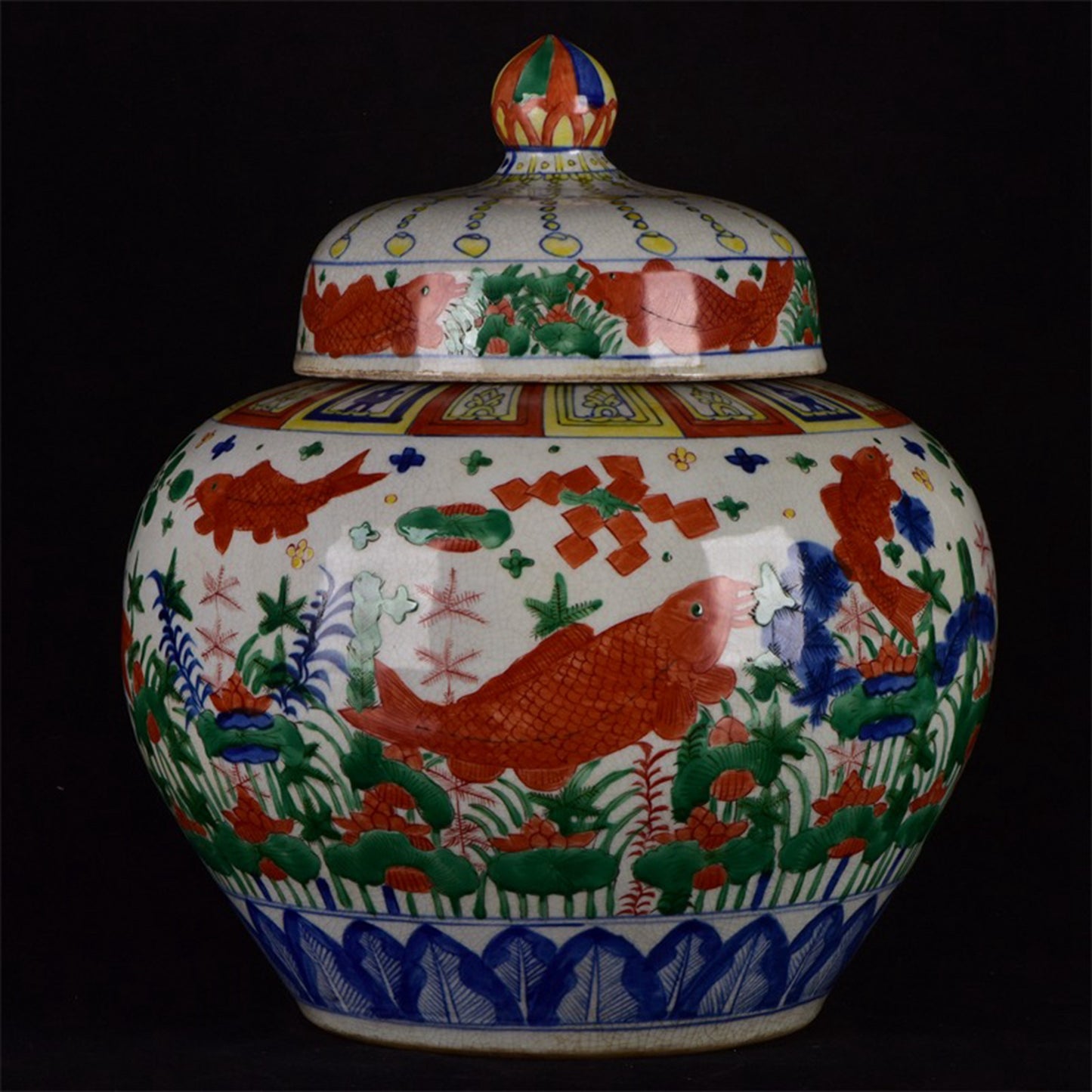 Chinese antique colorful fish and algae patterned lid jar