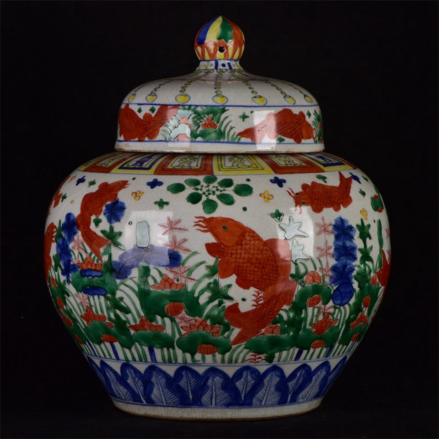 Chinese antique colorful fish and algae patterned lid jar