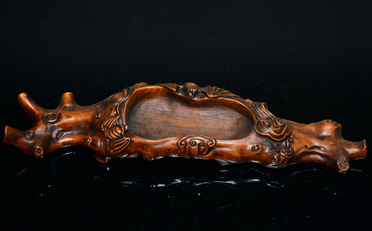 Chinese antique small leaf boxwood bat washing ornaments in front of me