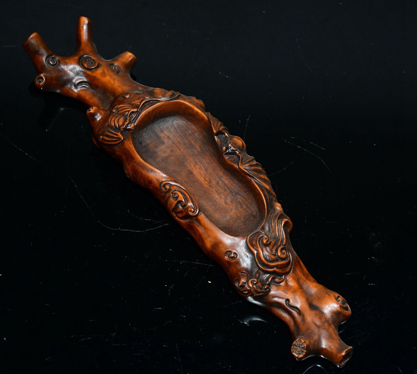 Chinese antique small leaf boxwood bat washing ornaments in front of me