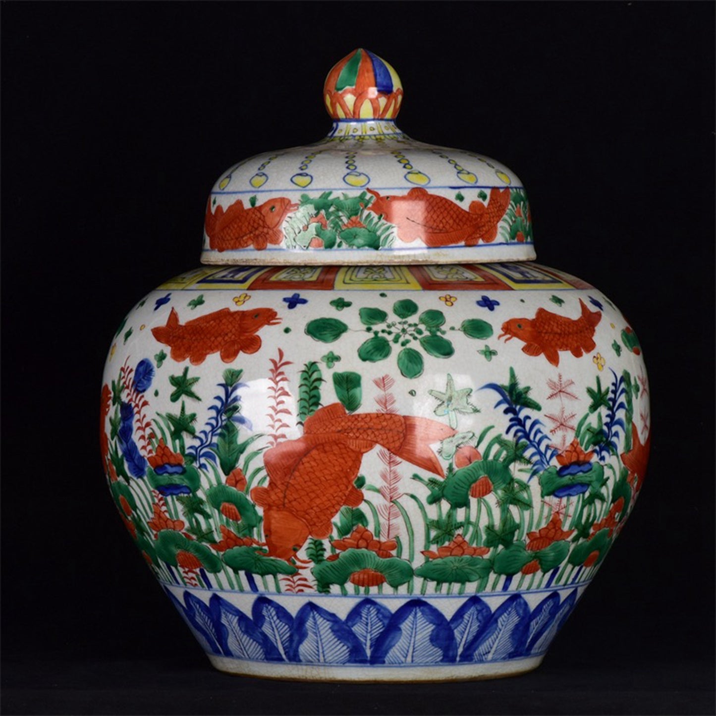 Chinese antique colorful fish and algae patterned lid jar