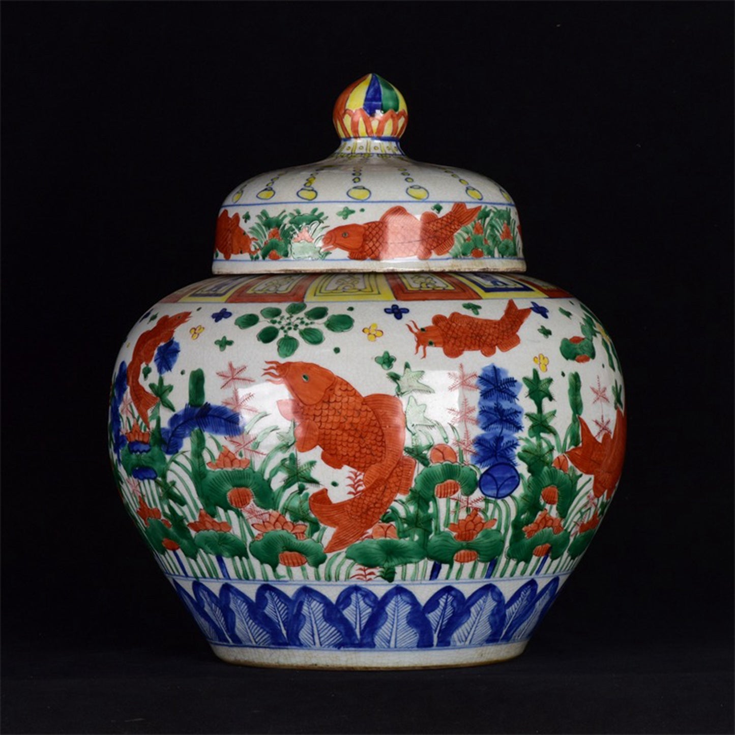 Chinese antique colorful fish and algae patterned lid jar