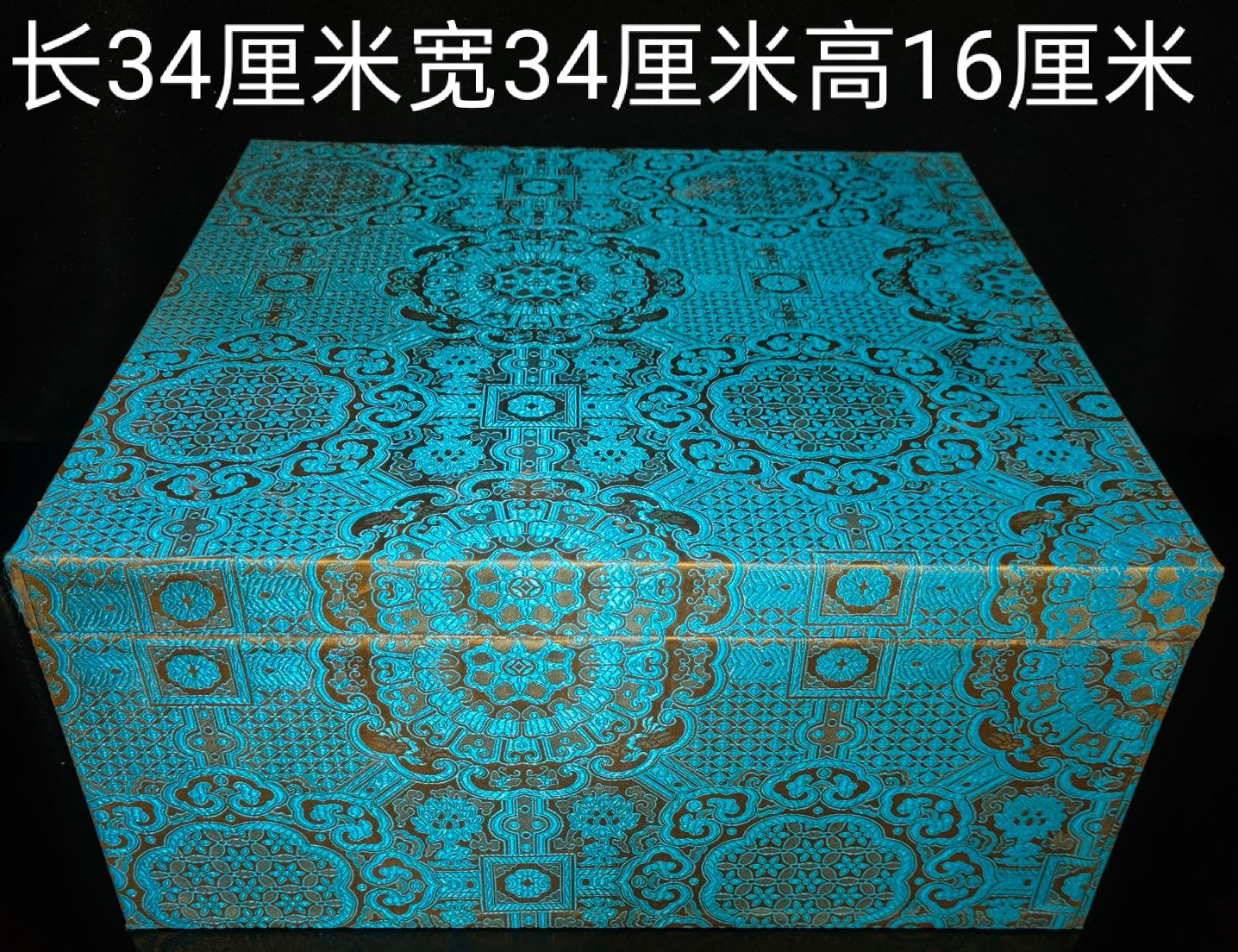 A pair of porcelain vases