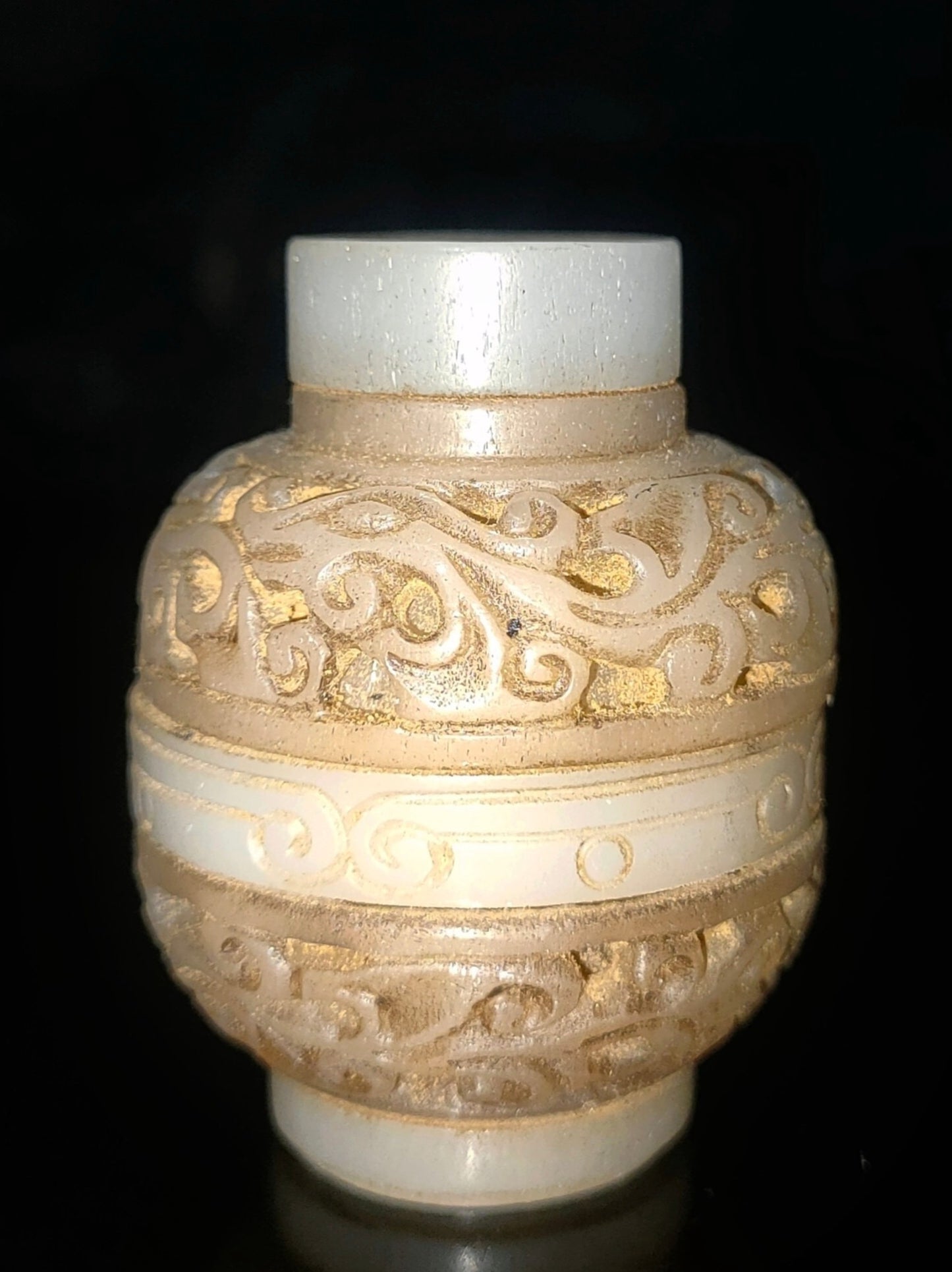 White jade hollow heart turning round pen holder