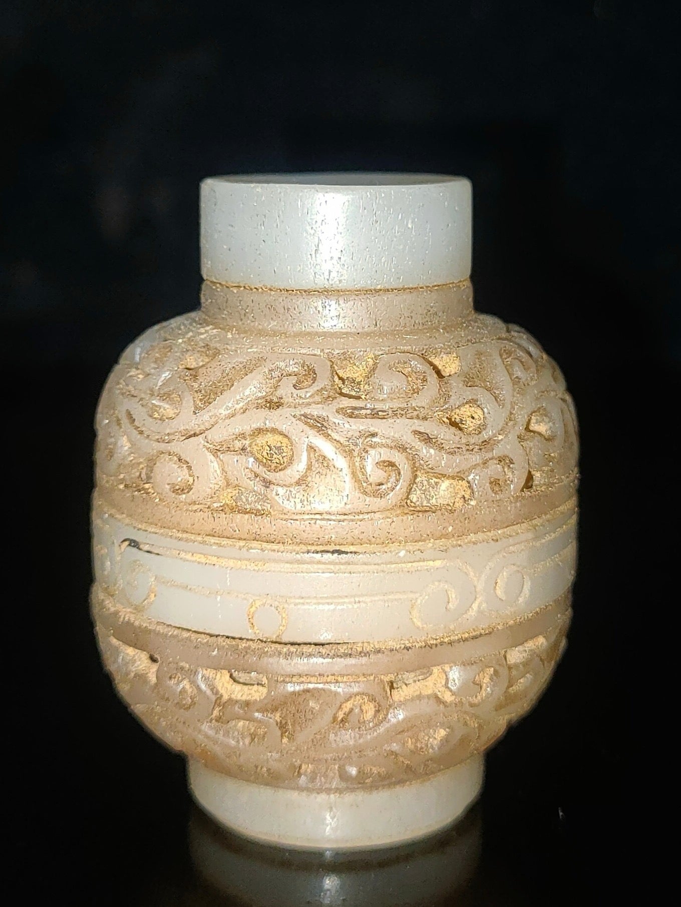 White jade hollow heart turning round pen holder