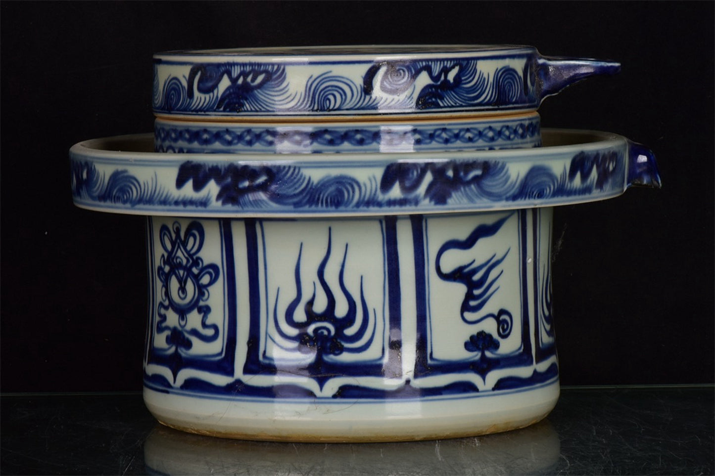 Chinese antique blue and white grinding disc