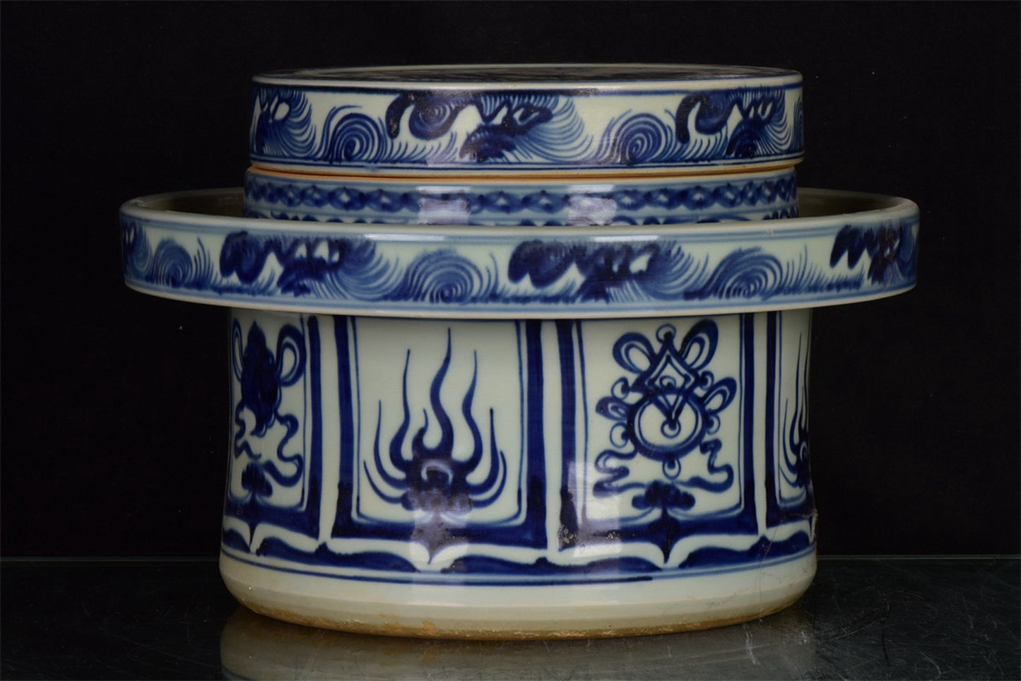 Chinese antique blue and white grinding disc