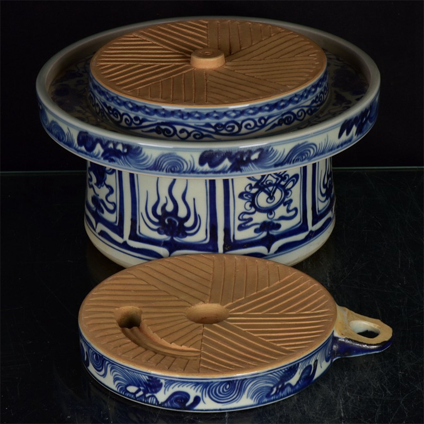 Chinese antique blue and white grinding disc