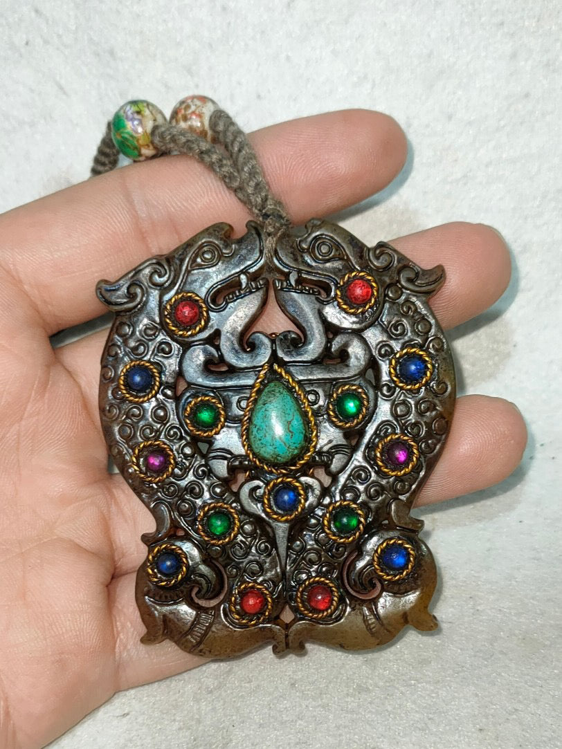 Old jade inlaid with gemstones, heavenly pearls, and turquoise handle pieces