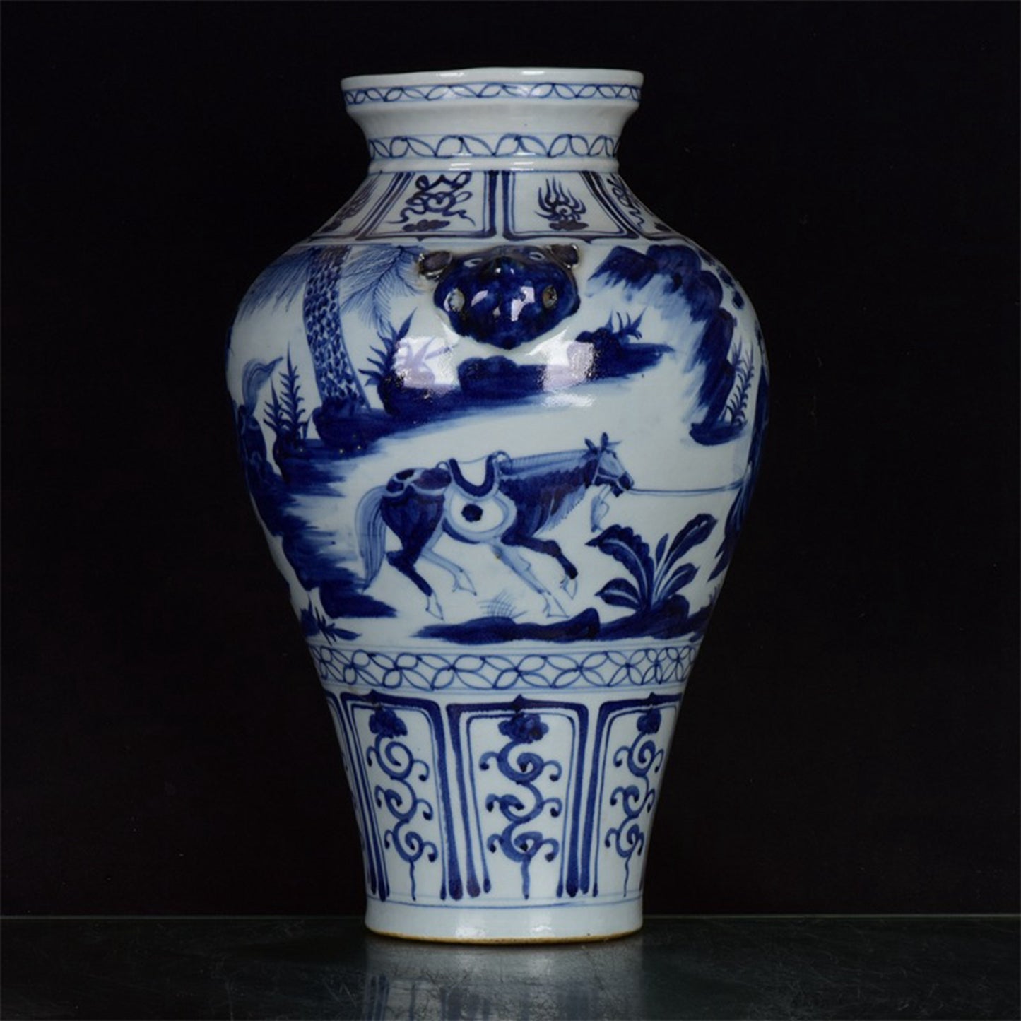Chinese antique Xiao He's pursuit of Han under the moon, with a double lion ear and a coiled mouth plum vase in the Xin pattern