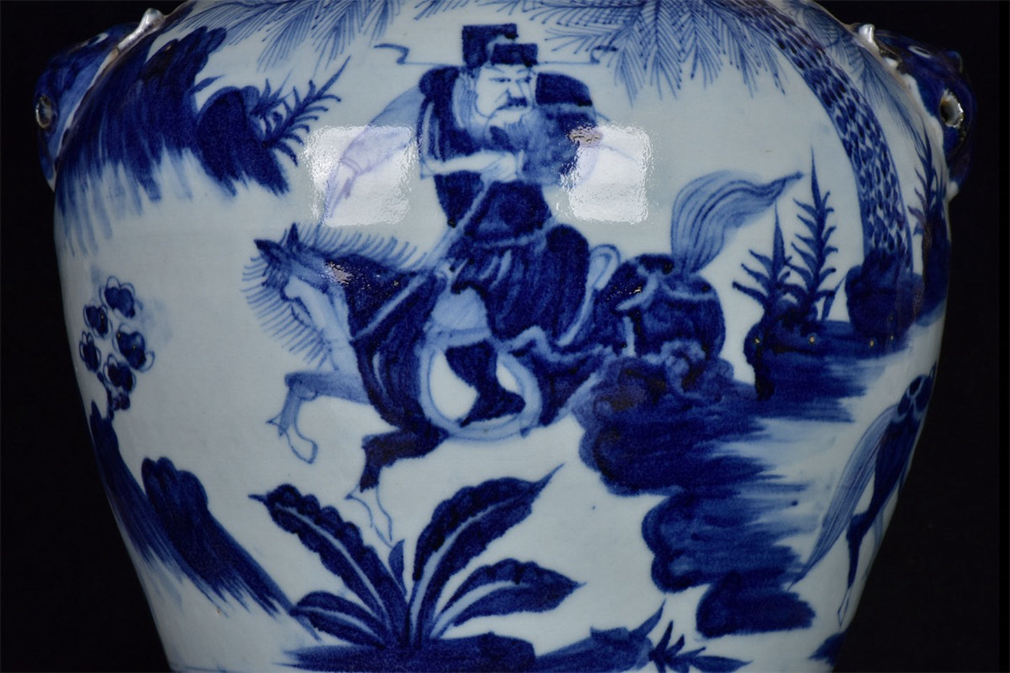 Chinese antique Xiao He's pursuit of Han under the moon, with a double lion ear and a coiled mouth plum vase in the Xin pattern