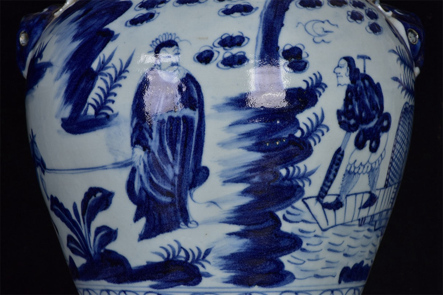 Chinese antique Xiao He's pursuit of Han under the moon, with a double lion ear and a coiled mouth plum vase in the Xin pattern