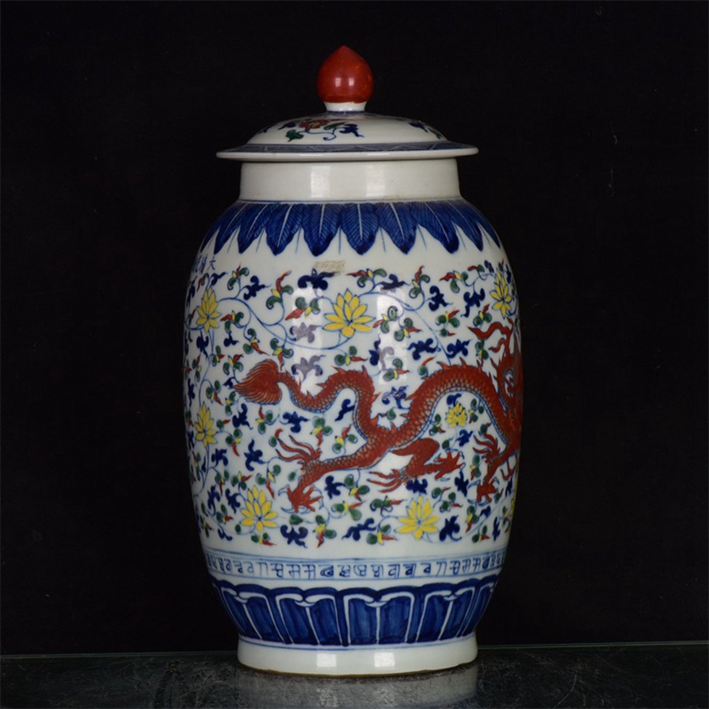 Chinese antique doucai tangzhi dragon patterned covered jar