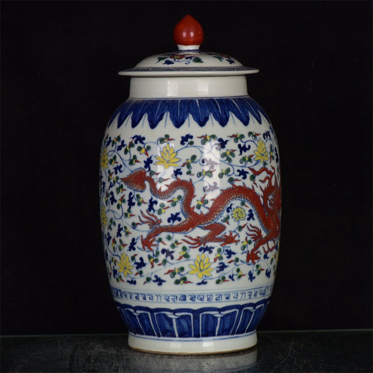 Chinese antique doucai tangzhi dragon patterned covered jar