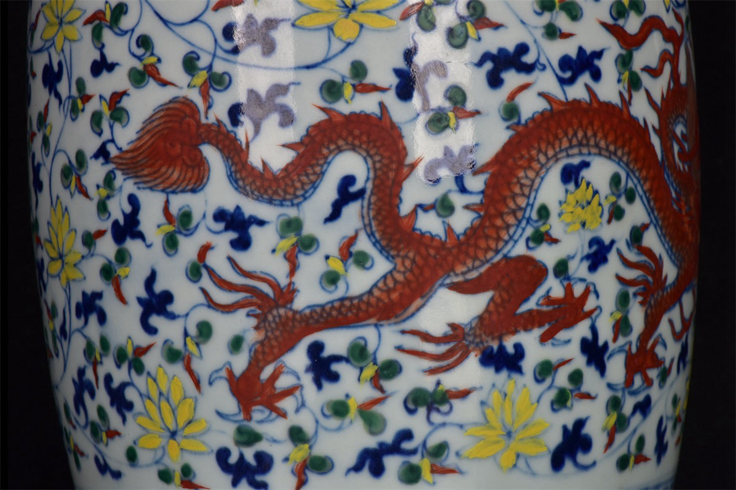 Chinese antique doucai tangzhi dragon patterned covered jar