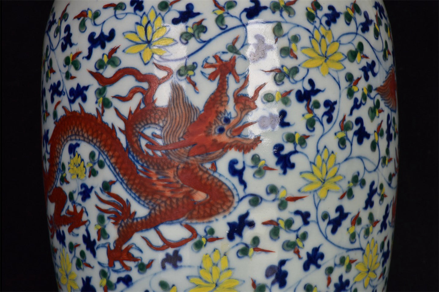 Chinese antique doucai tangzhi dragon patterned covered jar